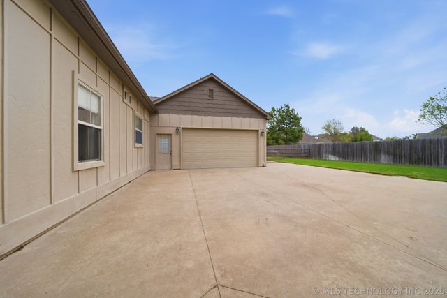 11407 E 133rd Street S, Broken Arrow, OK 74011