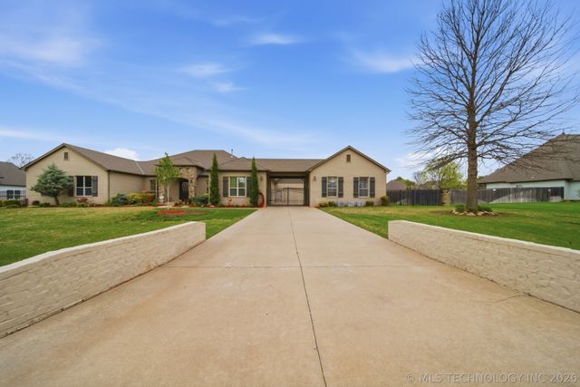 11407 E 133rd Street S, Broken Arrow, OK 74011