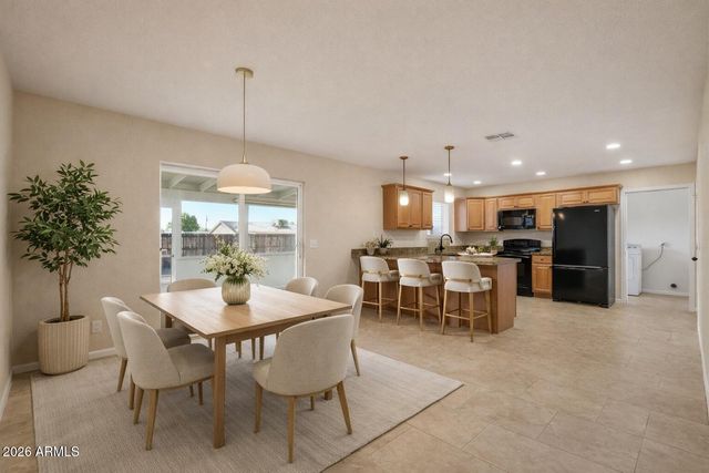 755 E MESQUITE Avenue, Apache Junction, AZ 85119