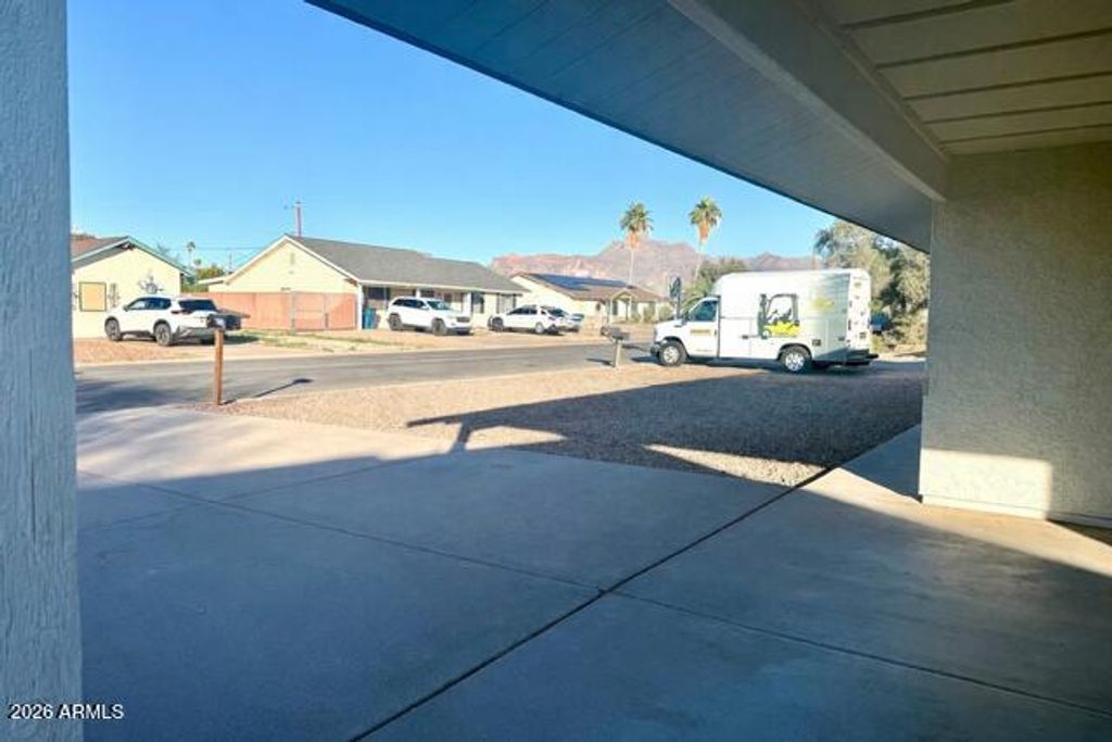 755 E MESQUITE Avenue, Apache Junction, AZ 85119