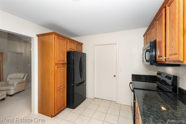367 N Oak Drive, Commerce Twp, MI 48390