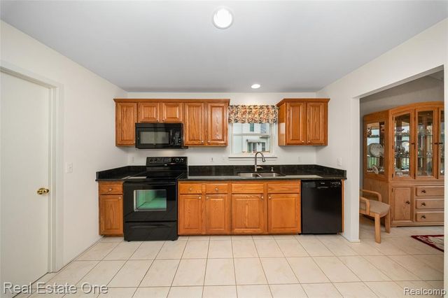 367 N Oak Drive, Commerce Twp, MI 48390