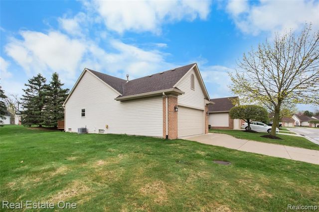 367 N Oak Drive, Commerce Twp, MI 48390