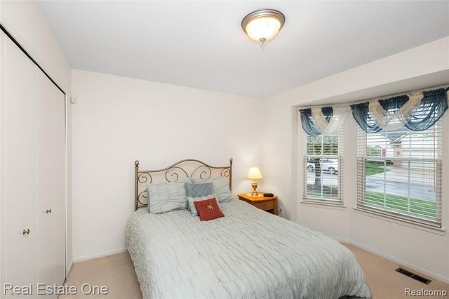 367 N Oak Drive, Commerce Twp, MI 48390