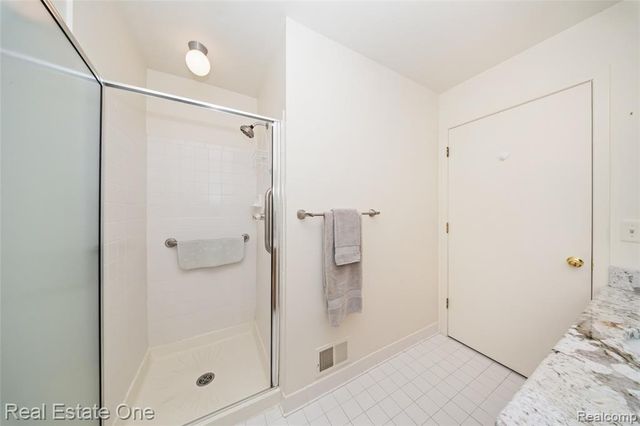 367 N Oak Drive, Commerce Twp, MI 48390