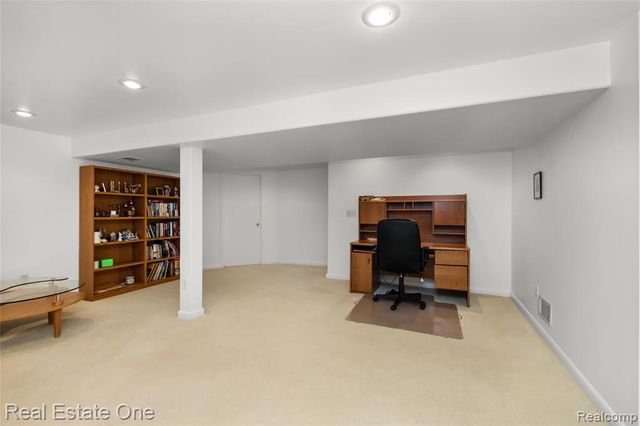 367 N Oak Drive, Commerce Twp, MI 48390