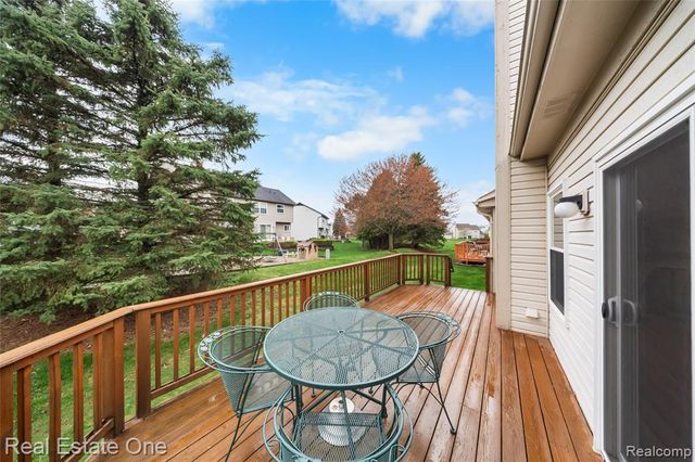 367 N Oak Drive, Commerce Twp, MI 48390