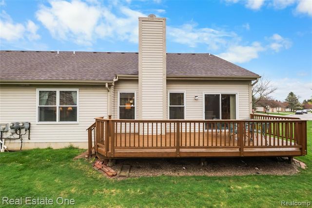 367 N Oak Drive, Commerce Twp, MI 48390