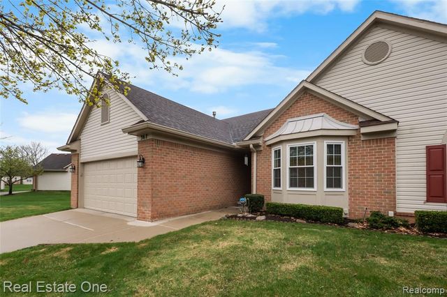 367 N Oak Drive, Commerce Twp, MI 48390