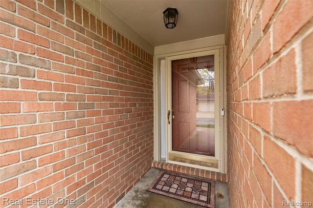367 N Oak Drive, Commerce Twp, MI 48390