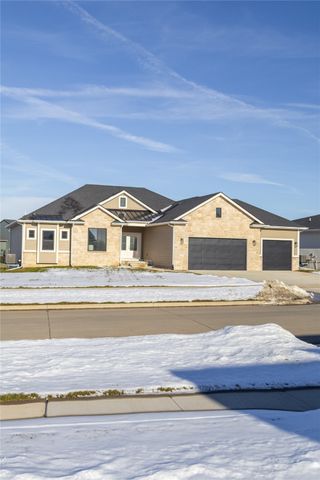 135 NW Alderleaf Drive, Waukee, IA 50263