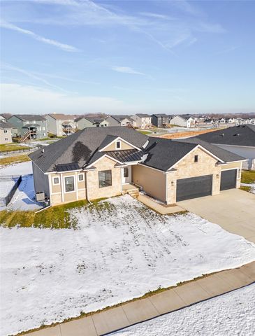 135 NW Alderleaf Drive, Waukee, IA 50263