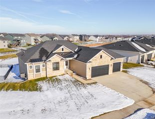 135 NW Alderleaf Drive, Waukee, IA 50263