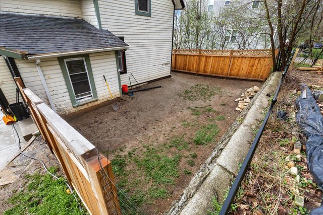 1232 E North STREET, Waukesha, WI 53188