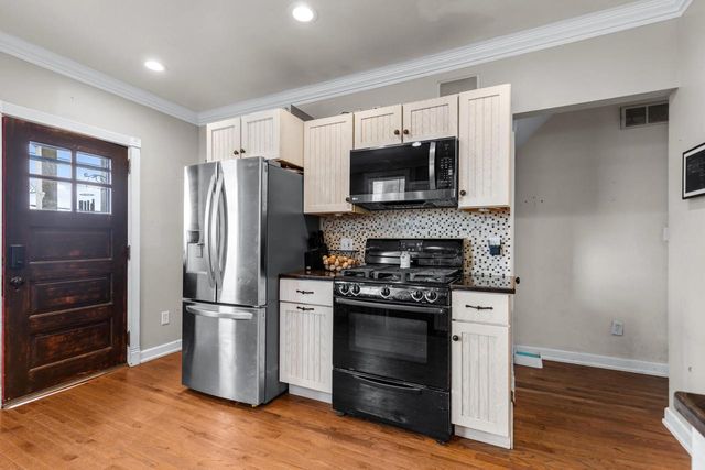 1232 E North STREET, Waukesha, WI 53188