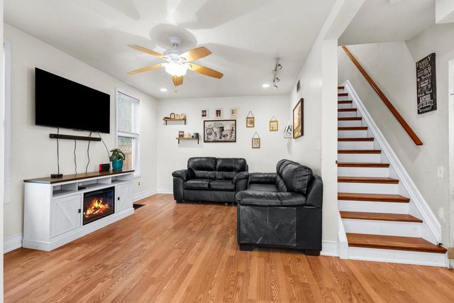 1232 E North STREET, Waukesha, WI 53188