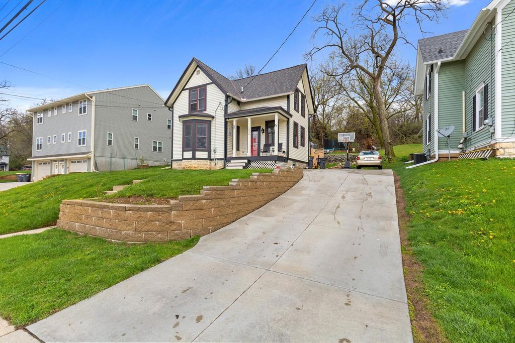 1232 E North STREET, Waukesha, WI 53188