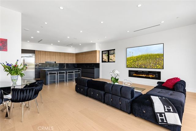 5134 Medina Road, Woodland Hills, CA 91364