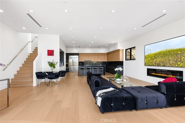 5134 Medina Road, Woodland Hills, CA 91364