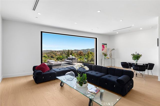 5134 Medina Road, Woodland Hills, CA 91364