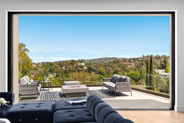 5134 Medina Road, Woodland Hills, CA 91364