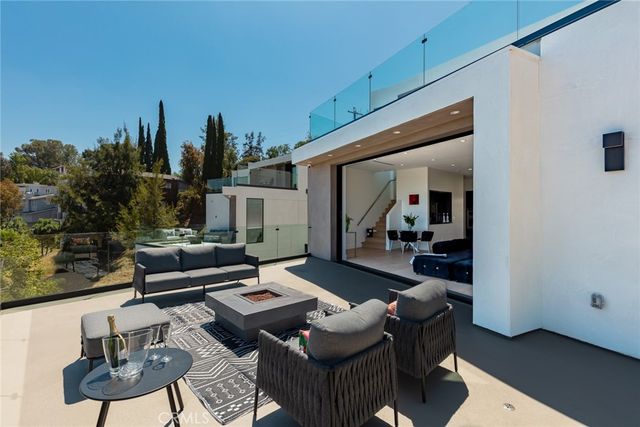 5134 Medina Road, Woodland Hills, CA 91364