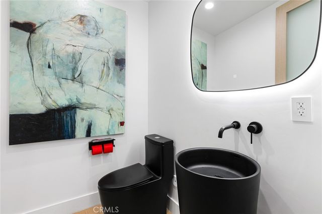 5134 Medina Road, Woodland Hills, CA 91364