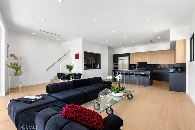 5134 Medina Road, Woodland Hills, CA 91364