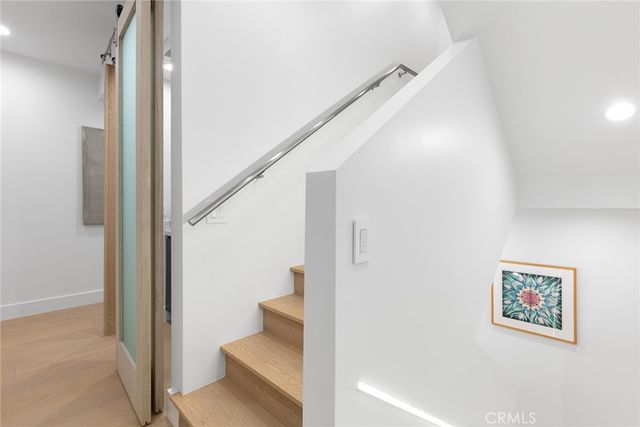 5134 Medina Road, Woodland Hills, CA 91364