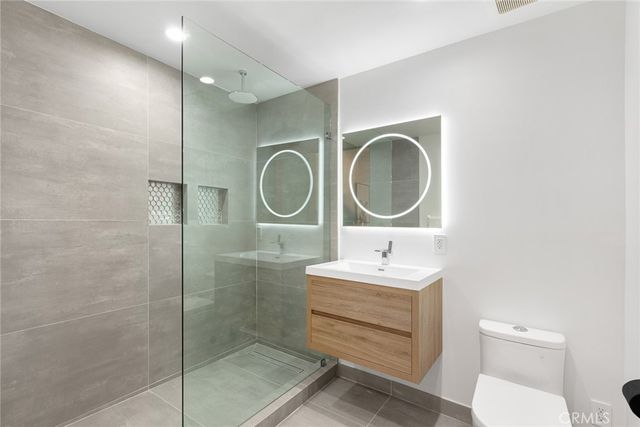 5134 Medina Road, Woodland Hills, CA 91364