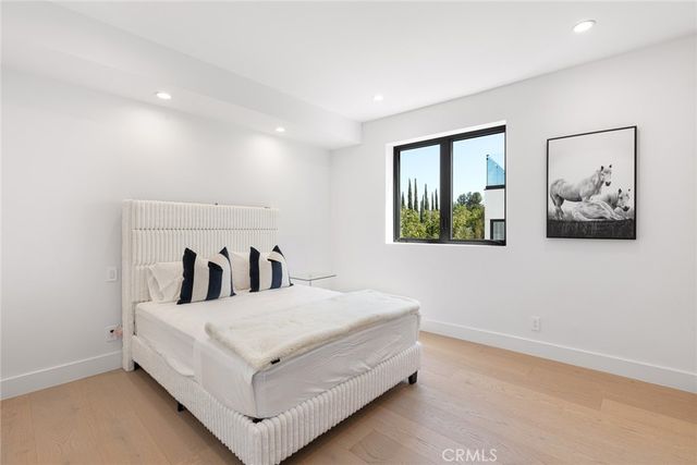 5134 Medina Road, Woodland Hills, CA 91364