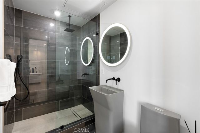 5134 Medina Road, Woodland Hills, CA 91364