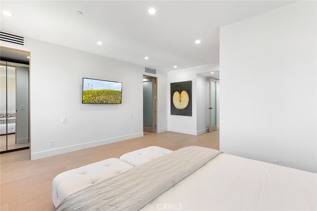 5134 Medina Road, Woodland Hills, CA 91364