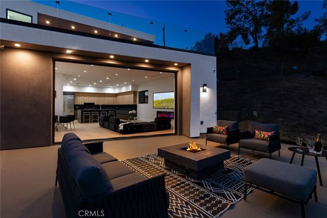 5134 Medina Road, Woodland Hills, CA 91364