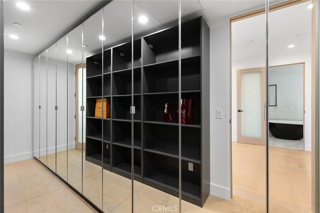 5134 Medina Road, Woodland Hills, CA 91364