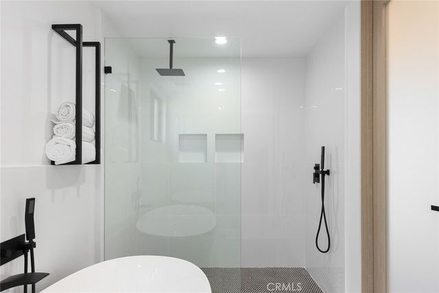 5134 Medina Road, Woodland Hills, CA 91364