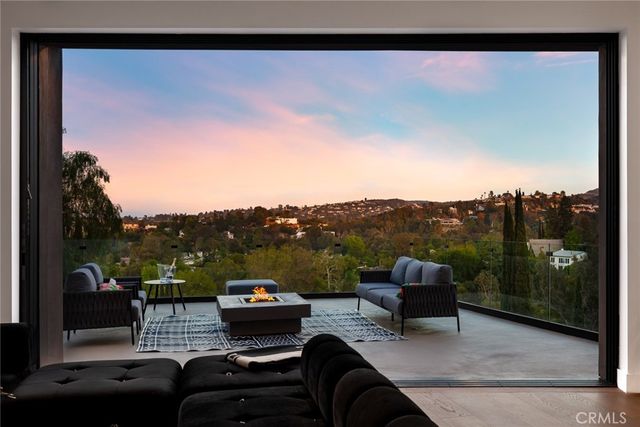 5134 Medina Road, Woodland Hills, CA 91364