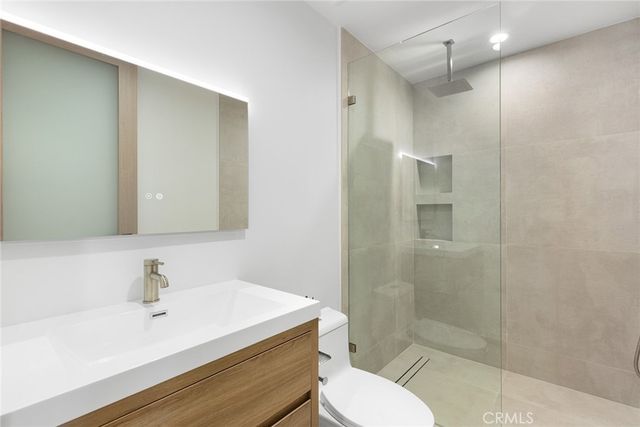 5134 Medina Road, Woodland Hills, CA 91364