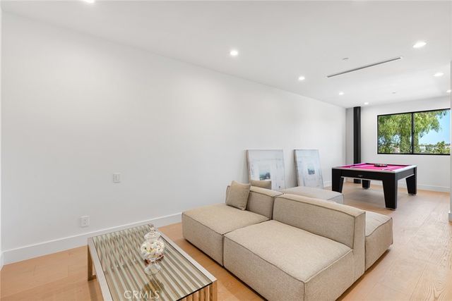 5134 Medina Road, Woodland Hills, CA 91364