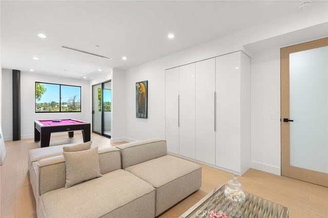 5134 Medina Road, Woodland Hills, CA 91364