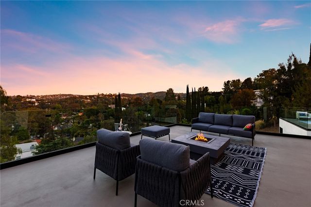 5134 Medina Road, Woodland Hills, CA 91364