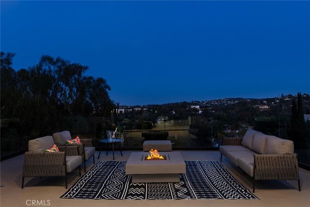 5134 Medina Road, Woodland Hills, CA 91364