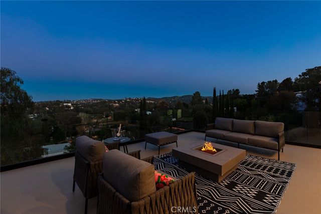 5134 Medina Road, Woodland Hills, CA 91364