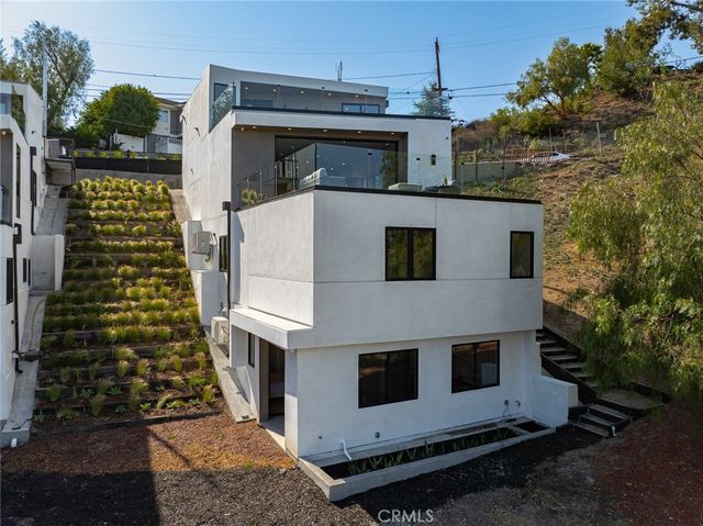 5134 Medina Road, Woodland Hills, CA 91364