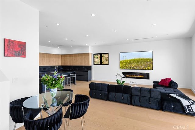 5134 Medina Road, Woodland Hills, CA 91364