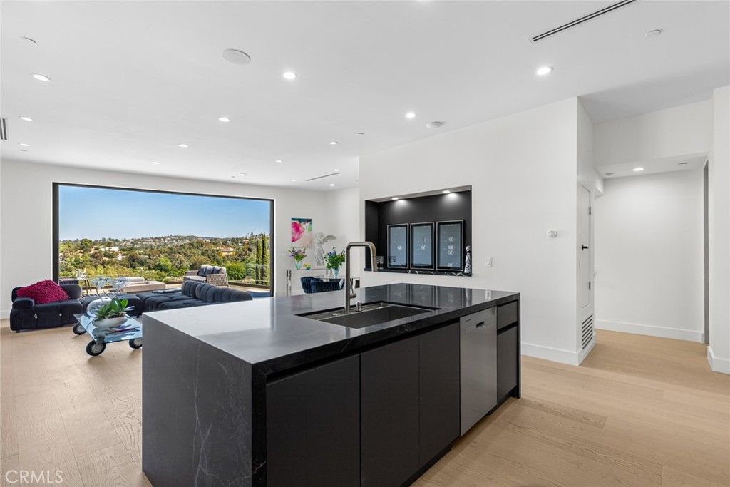 5134 Medina Road, Woodland Hills, CA 91364