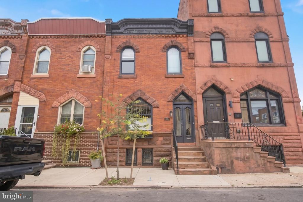 2335 S 13TH ST, PHILADELPHIA, PA 19148 — exterior