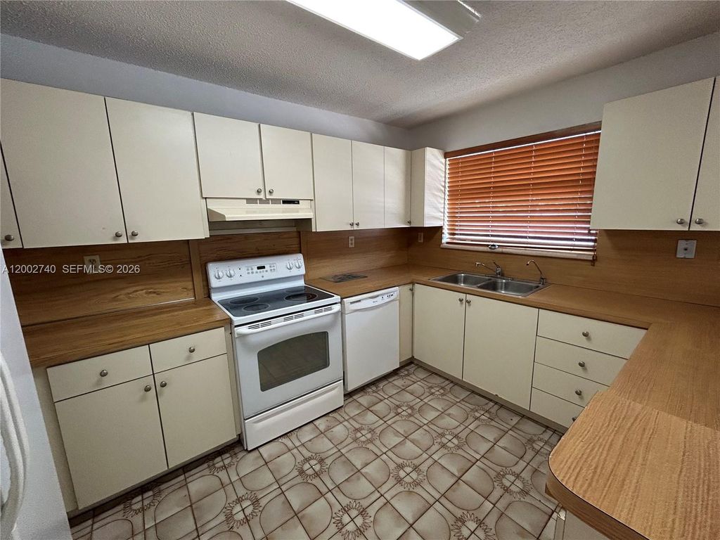 230 NW 51st Ave 230, Miami, FL 33126