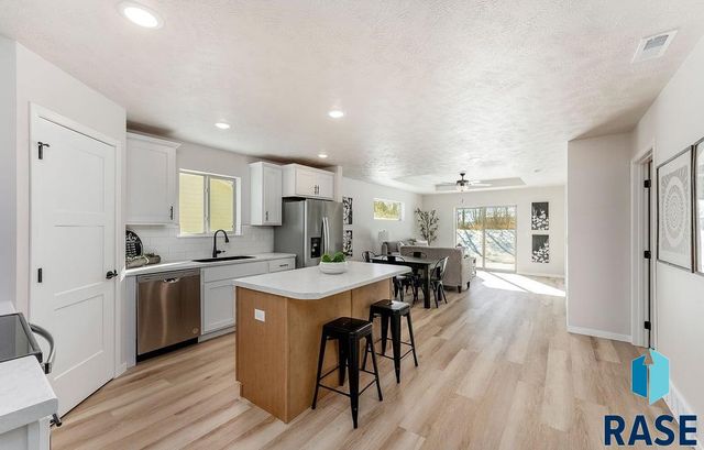 209 E COUNTRYSIDE Ave Avenue, Lennox, SD 57039