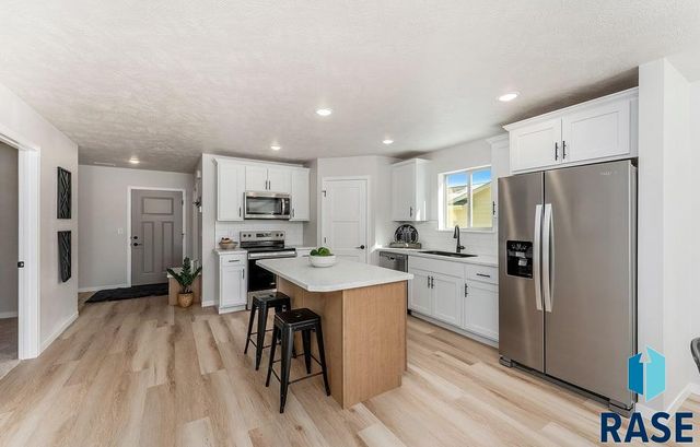 209 E COUNTRYSIDE Ave Avenue, Lennox, SD 57039